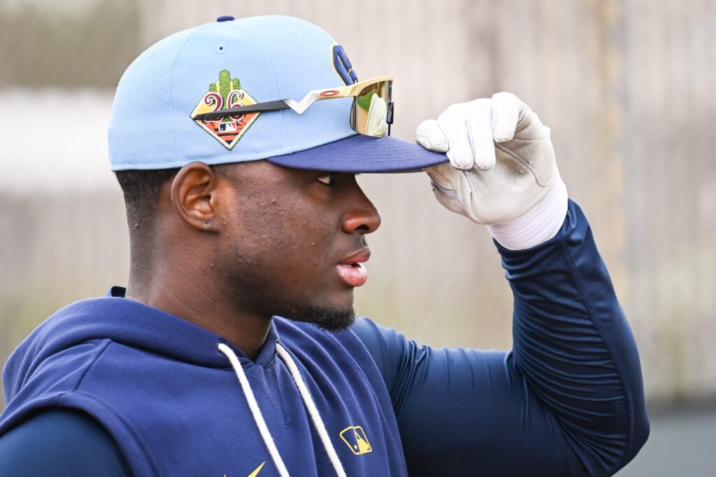 Brewers Sign Luis Lara to Seven-Year, $31MM Extension