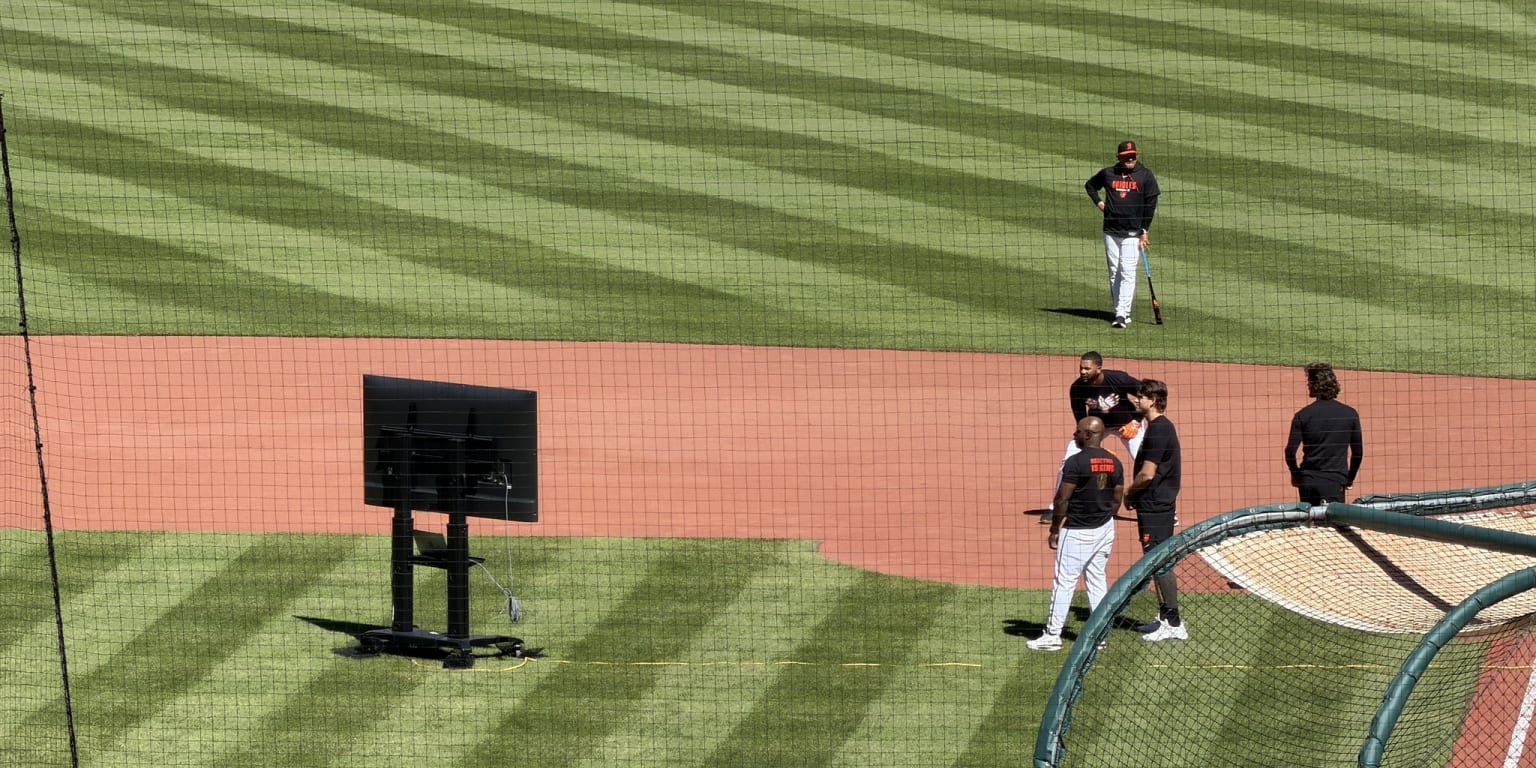 Orioles Use 80-Inch TV on Field to Simulate Giants Pitchers in Baserunning Drills