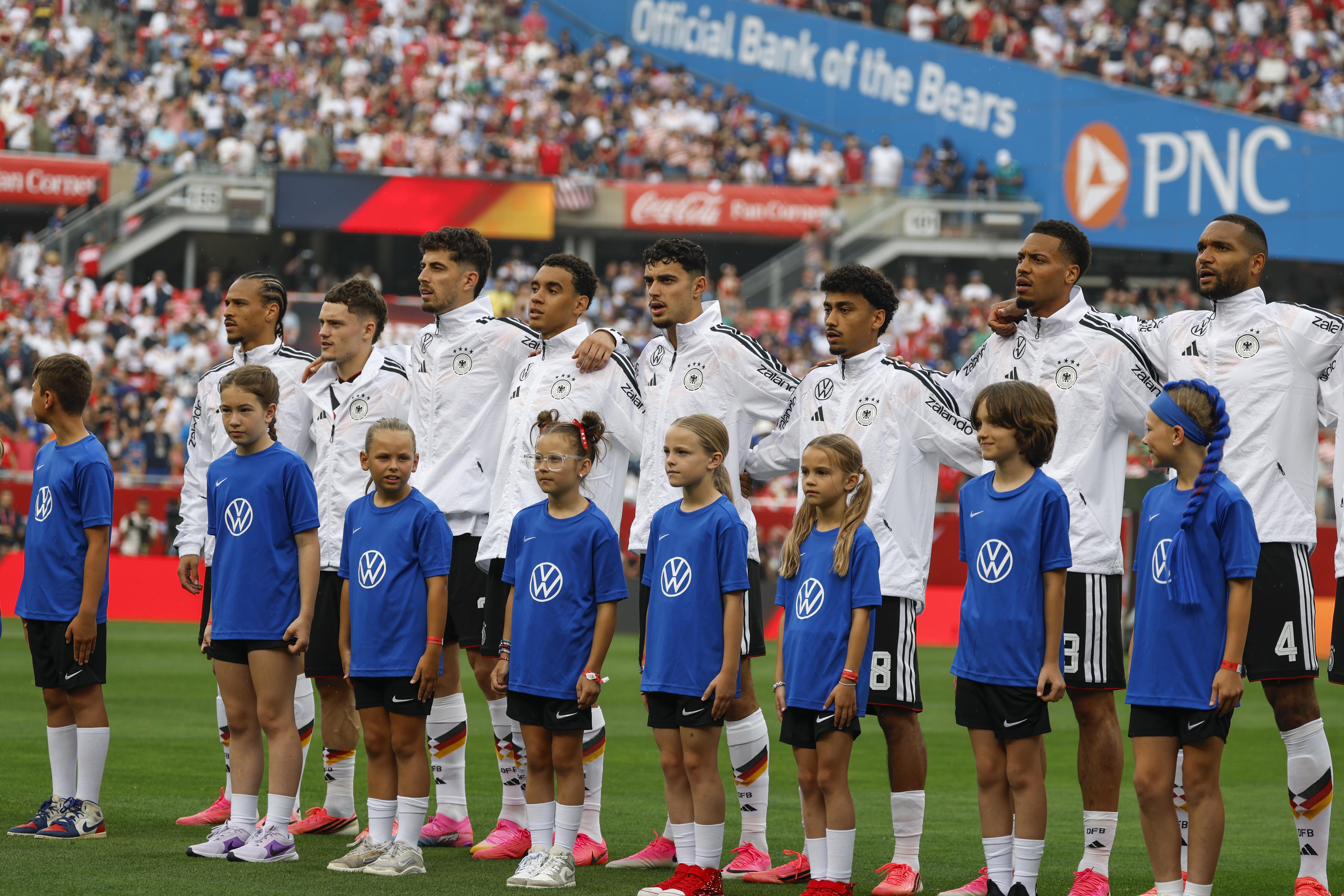 USA blanks Paraguay 1-0 in World Cup opener as McKennie shines