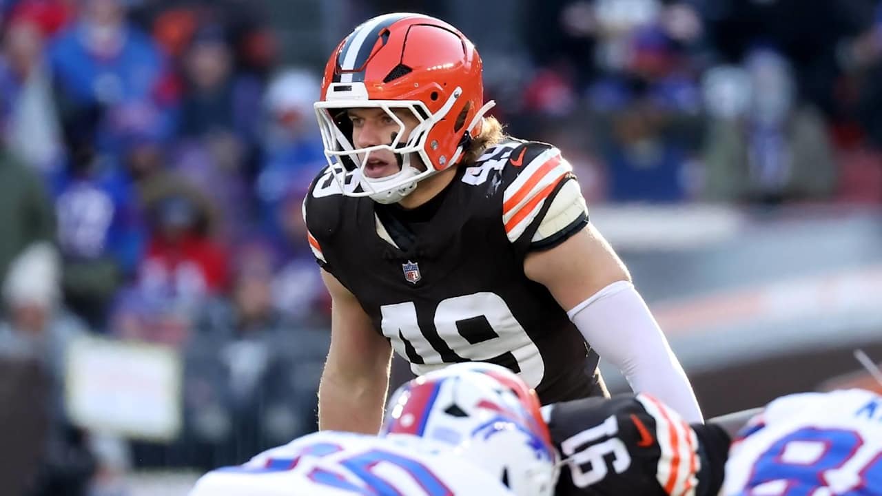 Browns' Schwesinger Wins Defensive Rookie of the Year, Eyes Growth in 2026