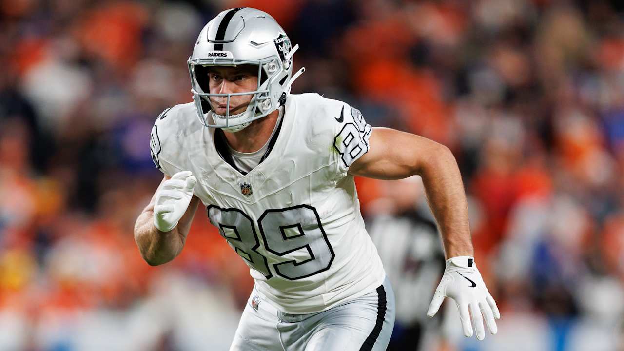 Kirk Cousins Hails Brock Bowers as 'Best Tight End in Football' as Raiders QB Battle Heats Up