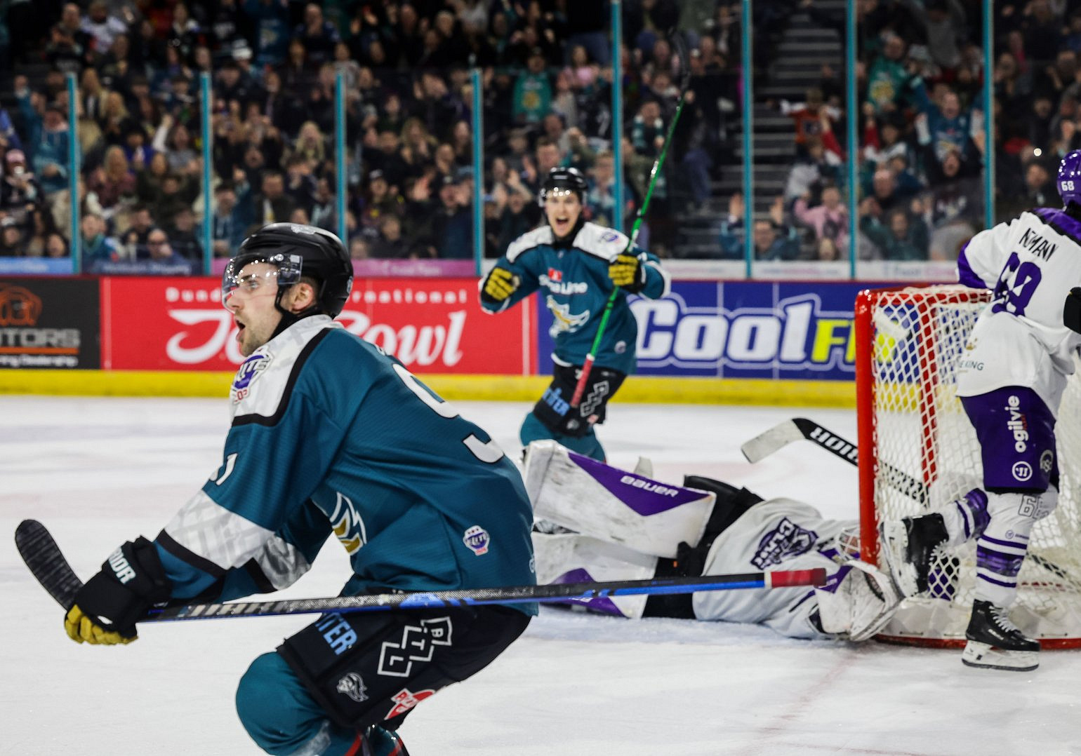 Belfast Giants Edge Glasgow Clan 1-0 in Tight First Leg
