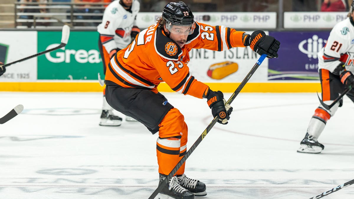 Komets Fall 6-4 to Mavericks in Game 3 Thriller