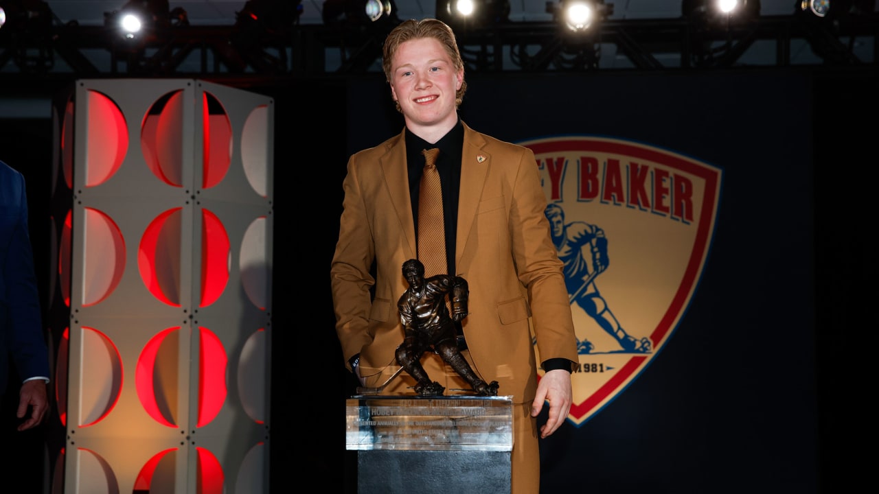 Max Plante Wins Hobey Baker Award as Top NCAA Men's Hockey Player